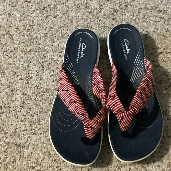 Clarks Women's Red and Black Cloudsteppers Sandals - Picture 2 of 7